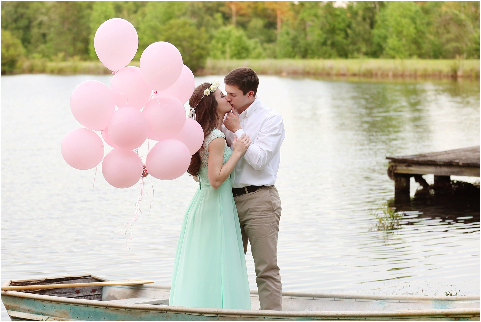 Picnic Inspired Engagement Session | Two Chics Photography | www.twochicsphotography.com
