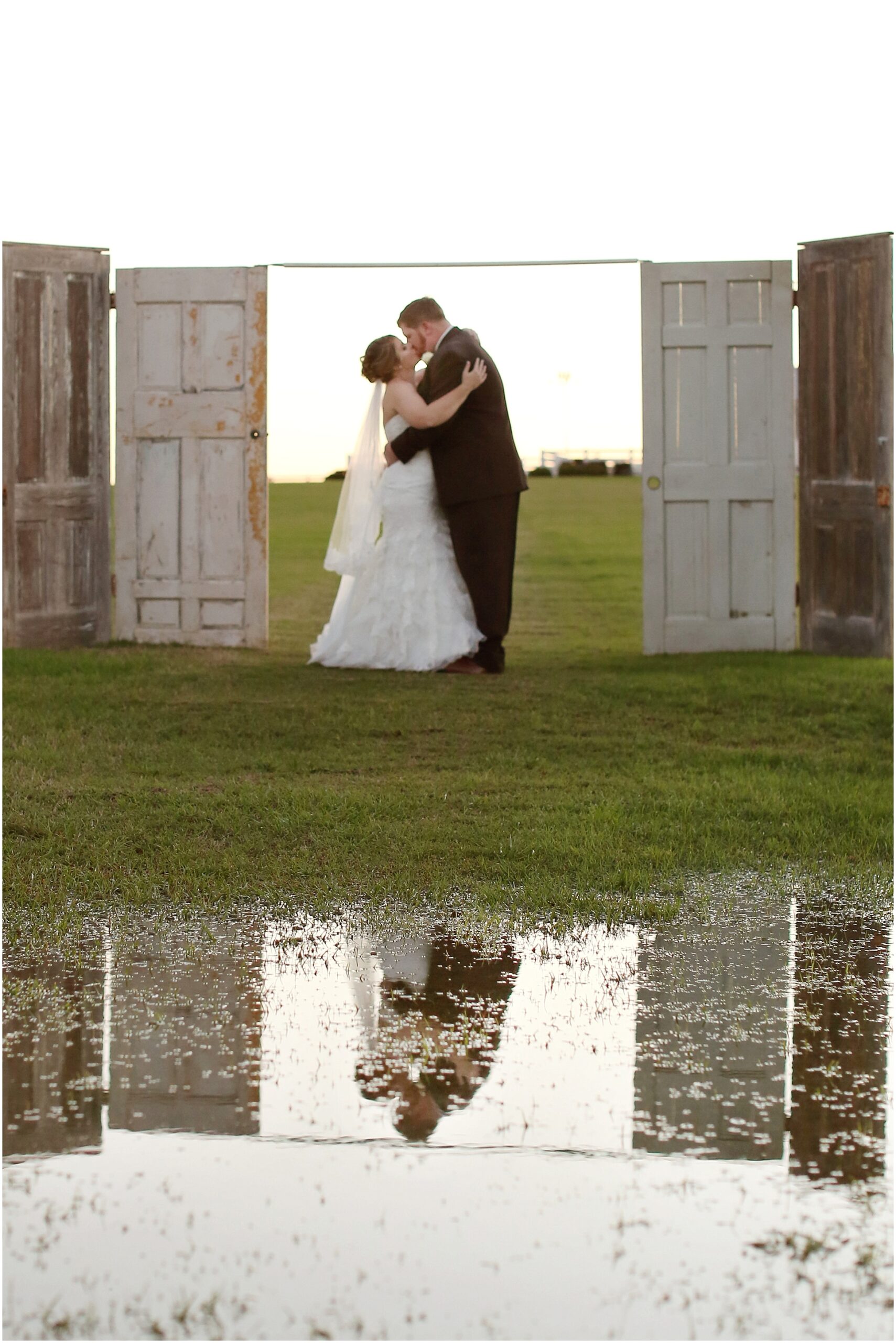 Twin Oaks Farm Wedding | Two Chics Photography | www.twochicsphotography.com
