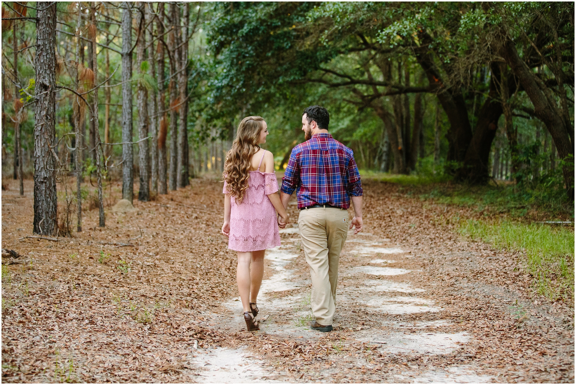 Two Chics Photography | A Countryside Engagement Session | www.twochicsphotography.com