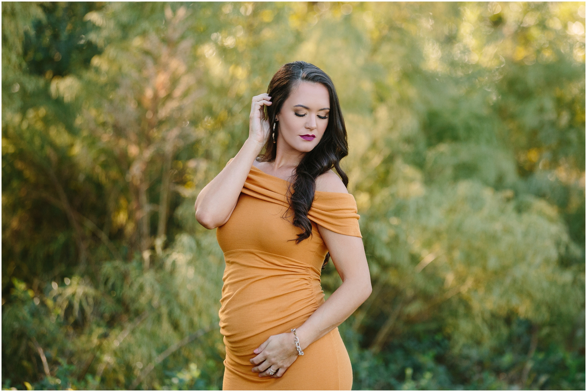 Natural Field Maternity Session | Two Chics Photography | www.twochicsphotography.com